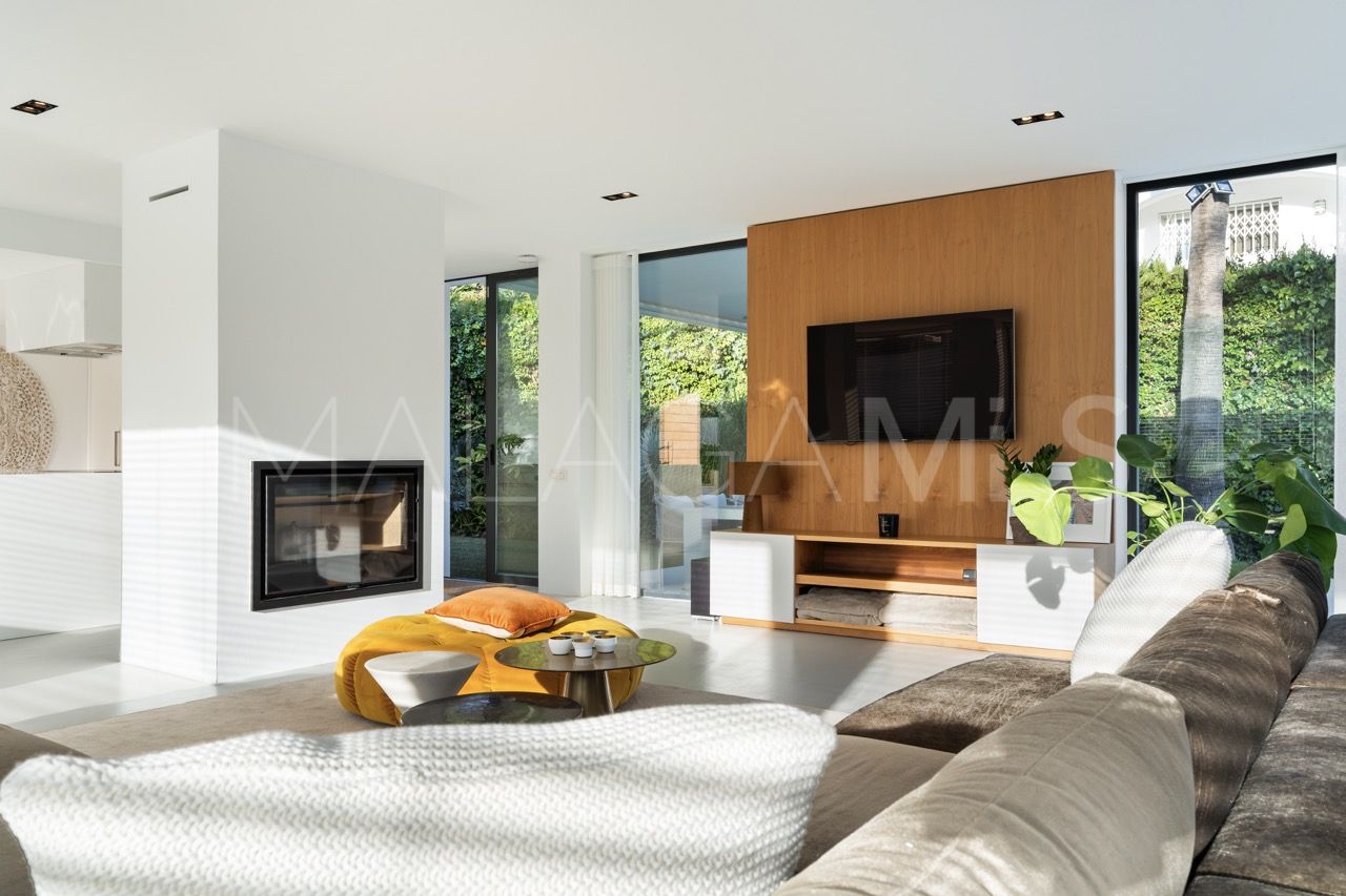 Villa for sale in Las Brisas