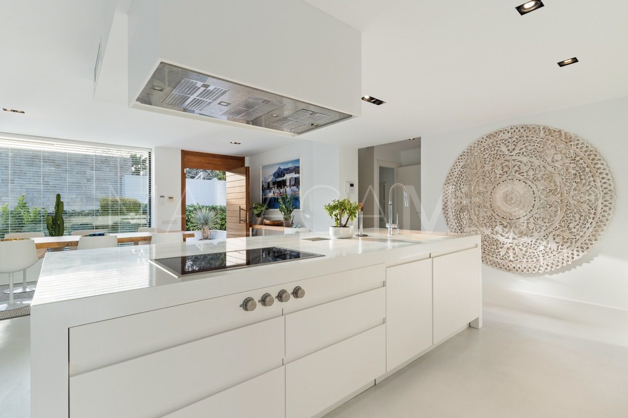 Villa for sale in Las Brisas