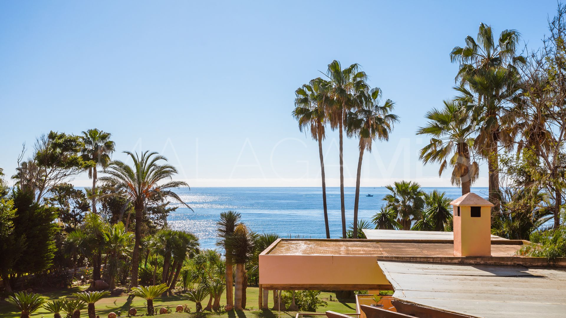 Villa for sale in New Golden Mile