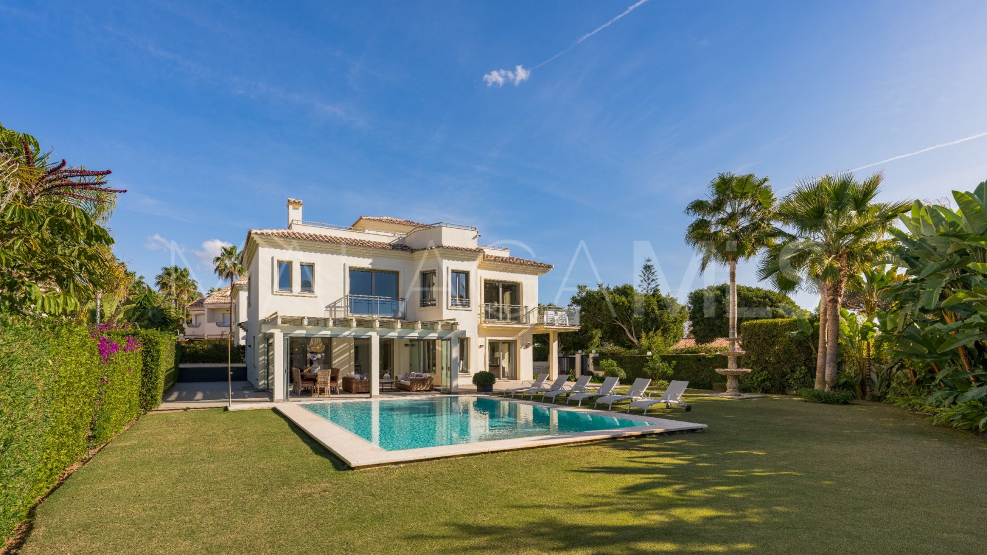 Villa for sale in Las Chapas with 5 bedrooms