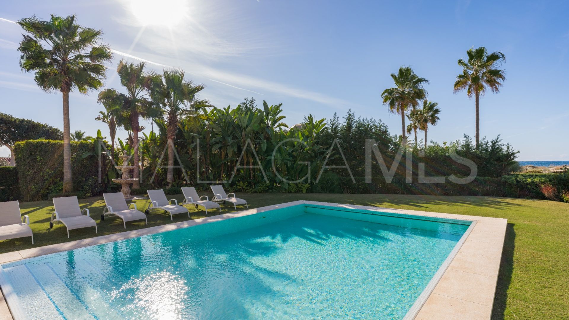 Villa for sale in Las Chapas with 5 bedrooms