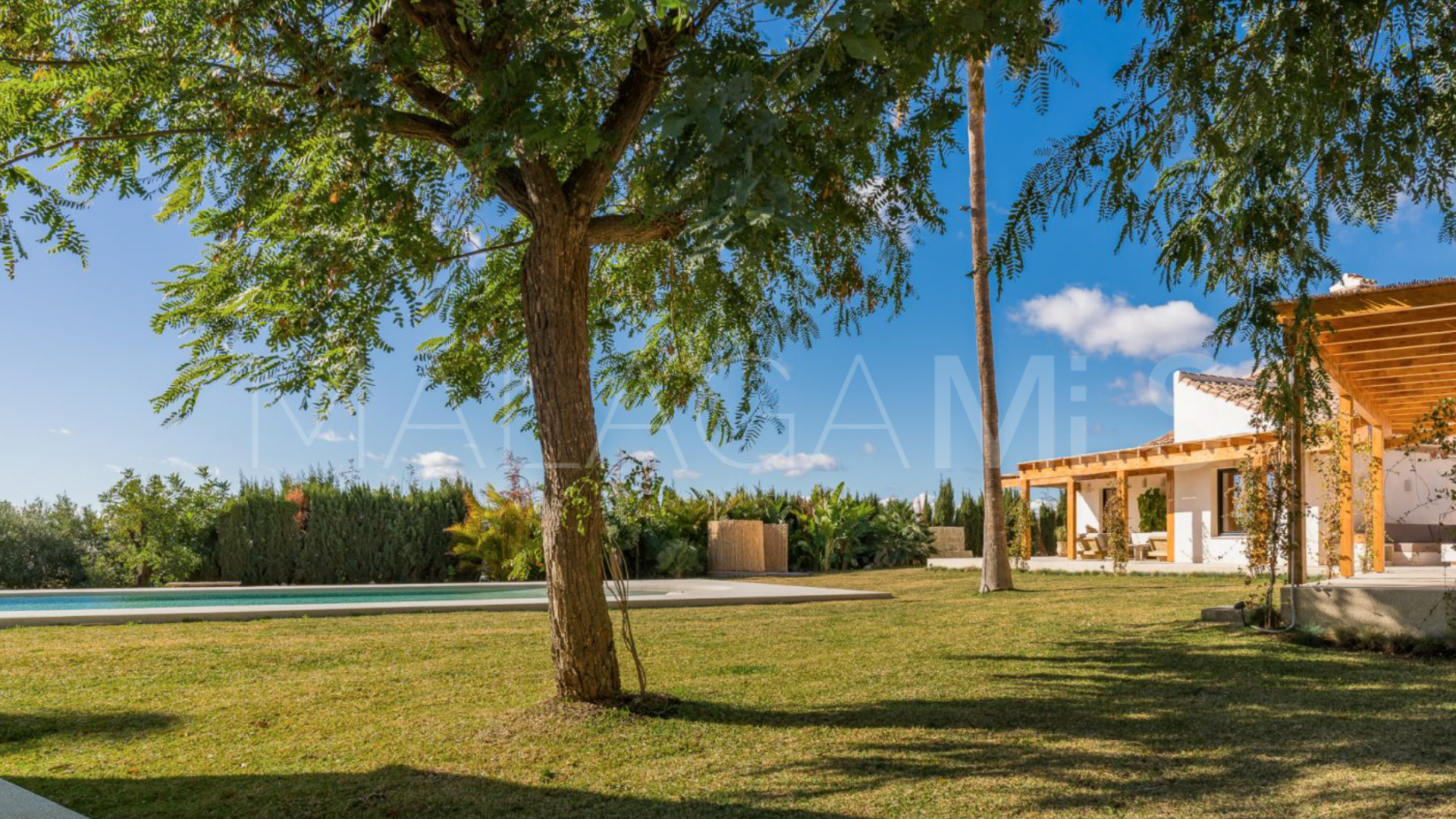 Villa for sale in Estepona Hills