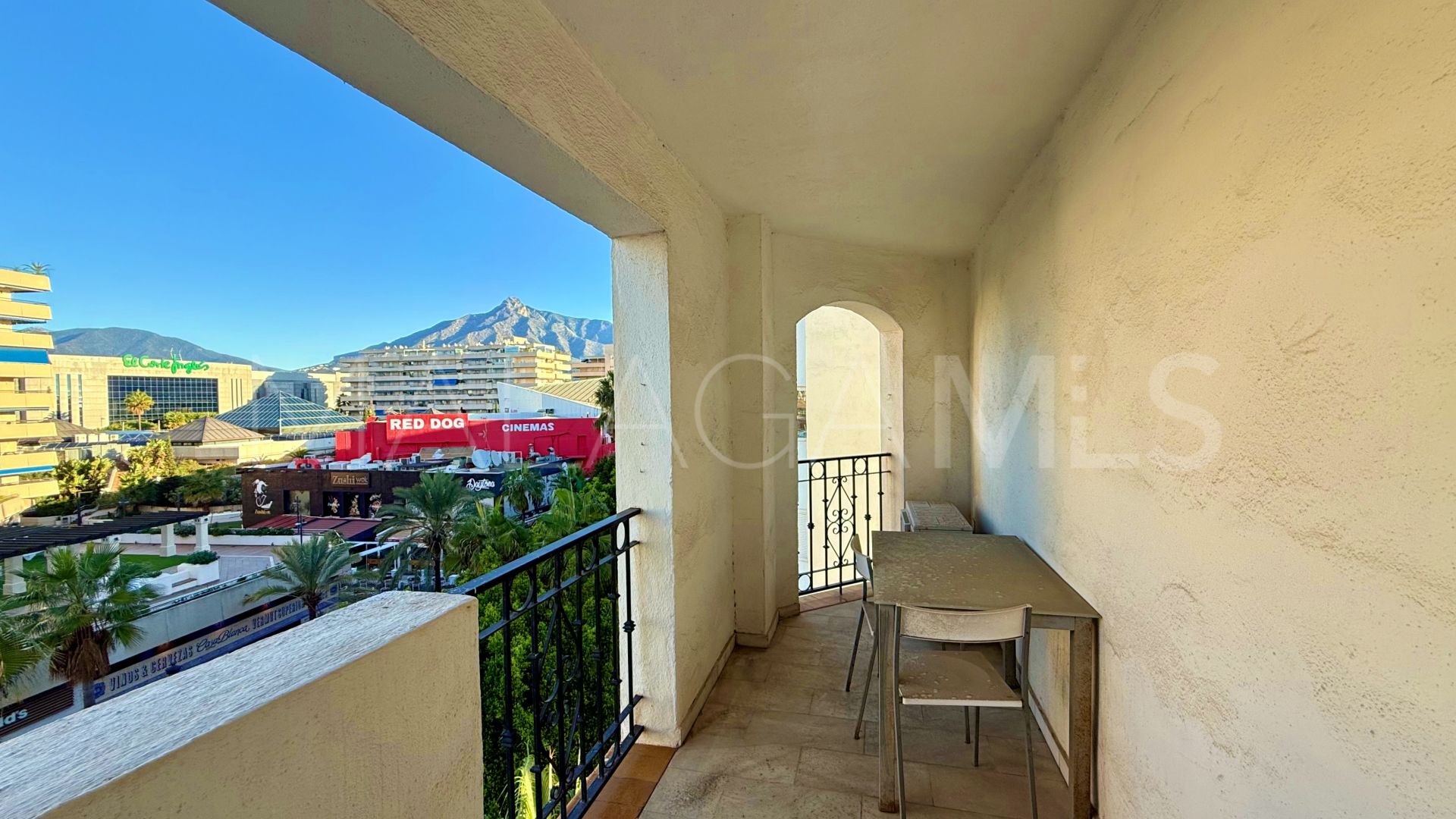 Wohnung for sale in Marbella - Puerto Banus