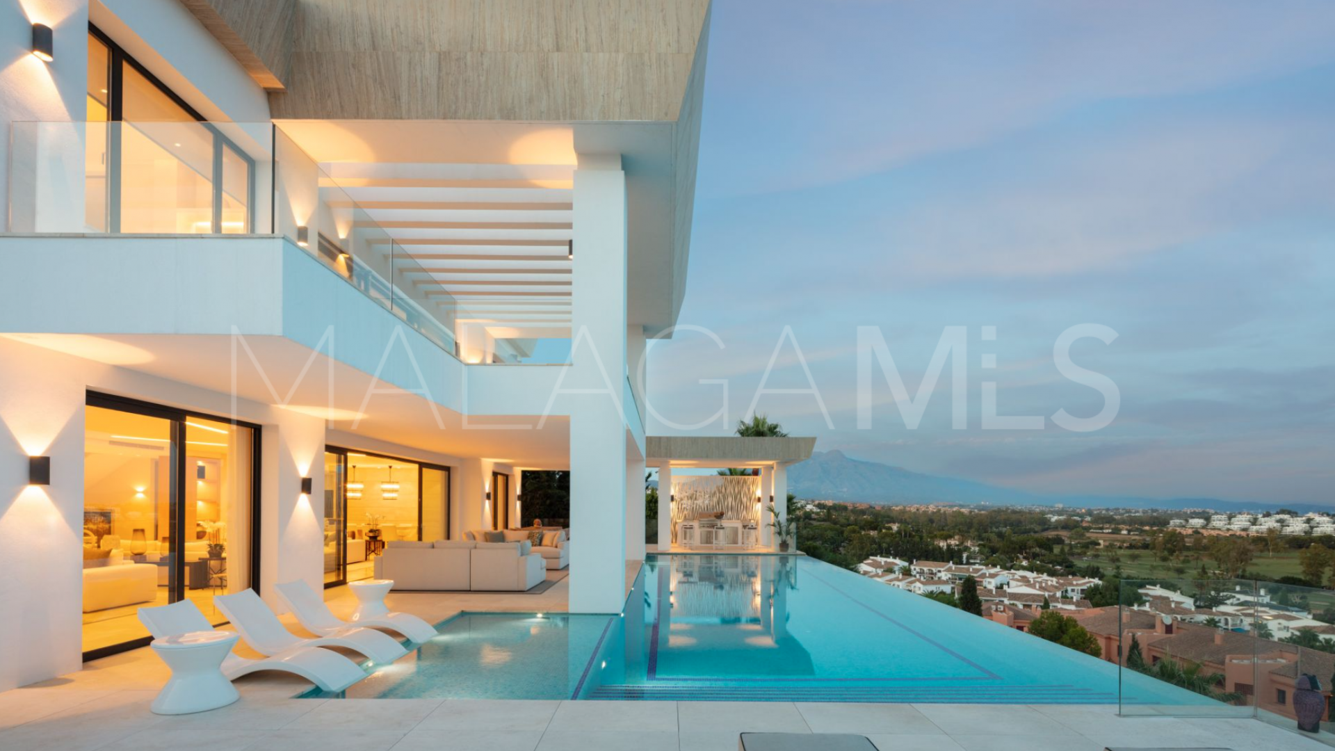 Villa for sale in Mirador del Paraiso