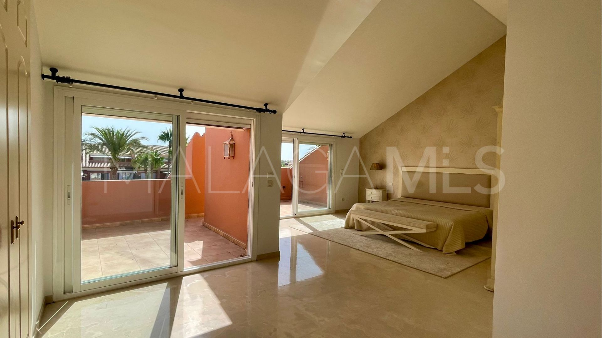 Buy atico with 3 bedrooms in El Embrujo Playa