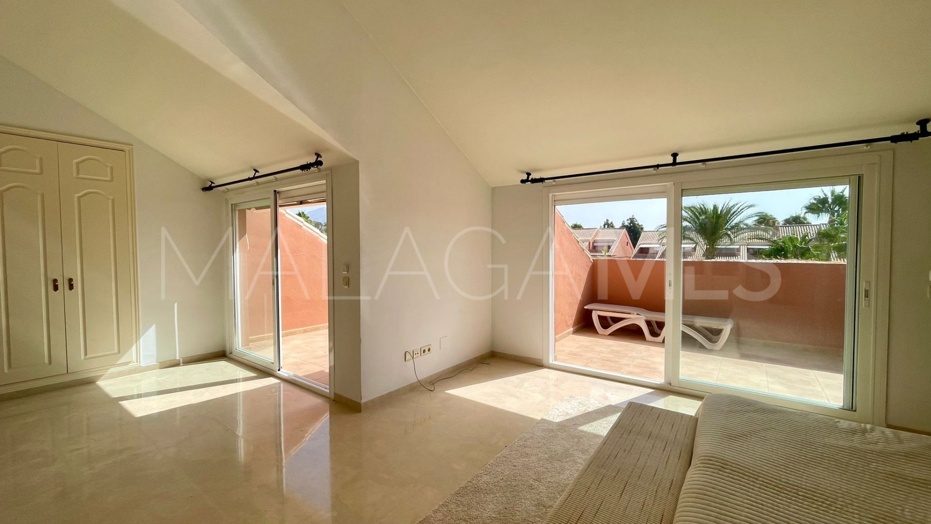 Buy atico with 3 bedrooms in El Embrujo Playa