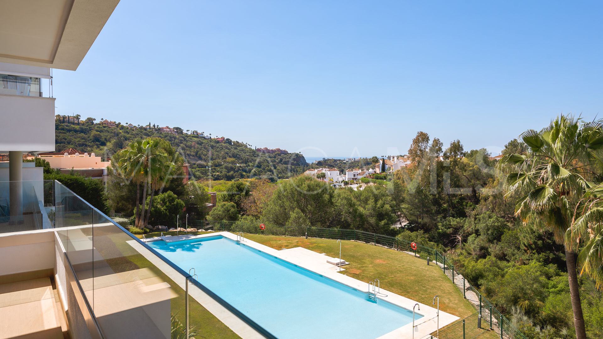 Apartment for sale in Benahavis