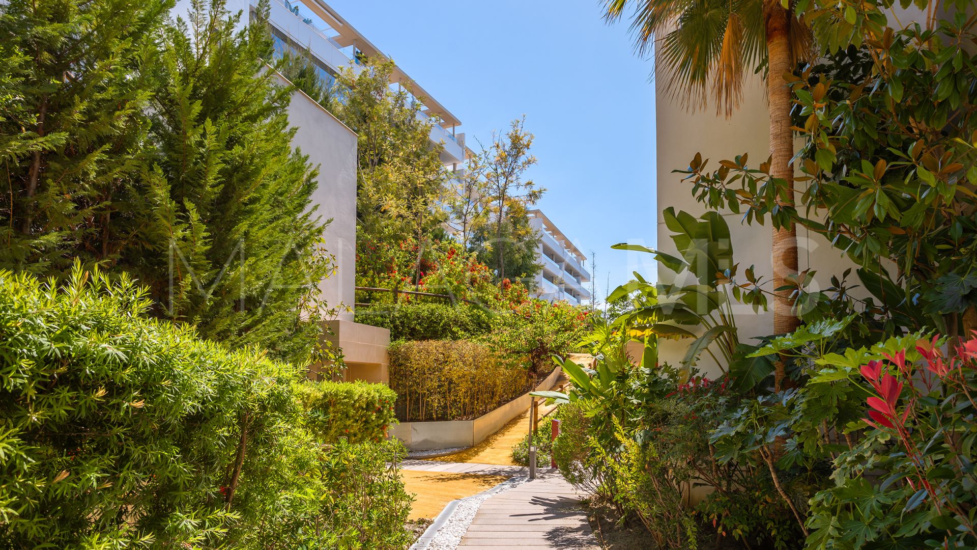 Apartment for sale in Benahavis