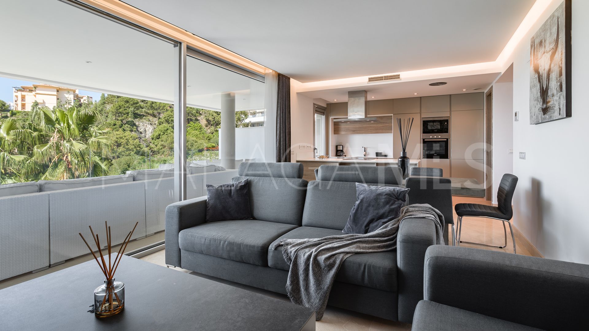 Apartment for sale in Benahavis