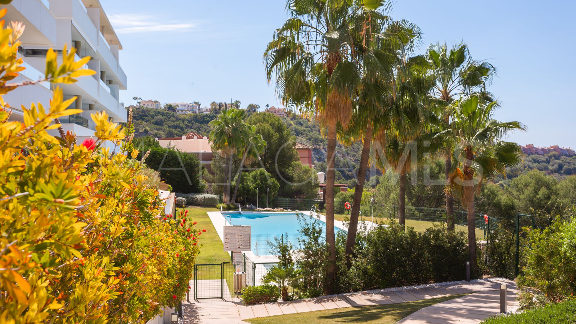 Apartment for sale in Benahavis