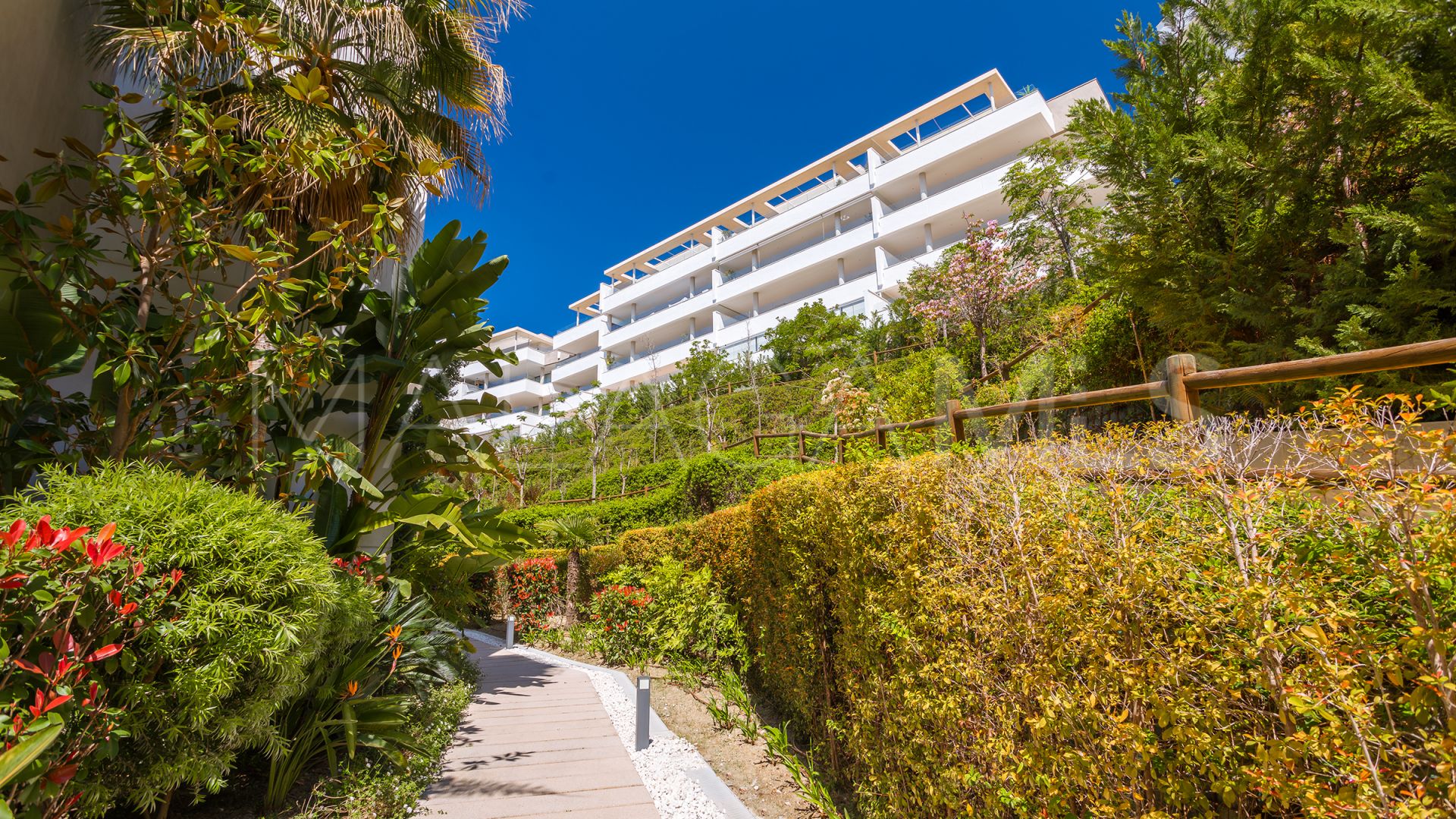 Apartment for sale in Benahavis