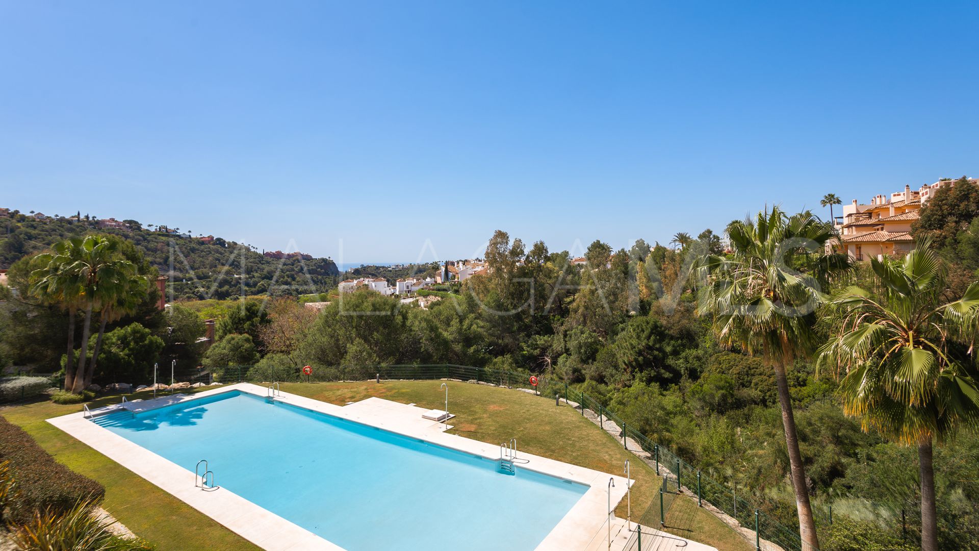 Apartment for sale in Benahavis