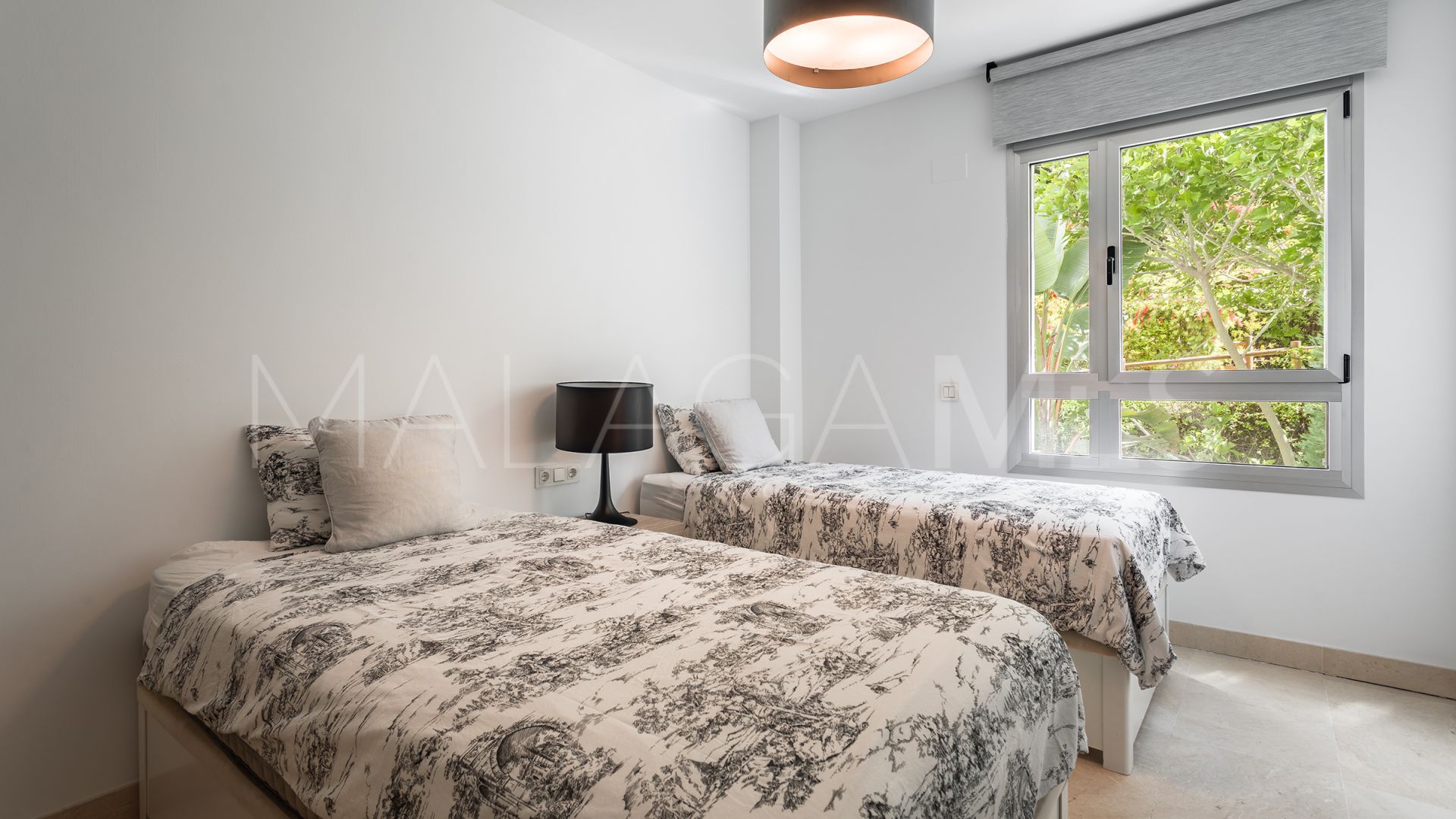 Apartment for sale in Benahavis