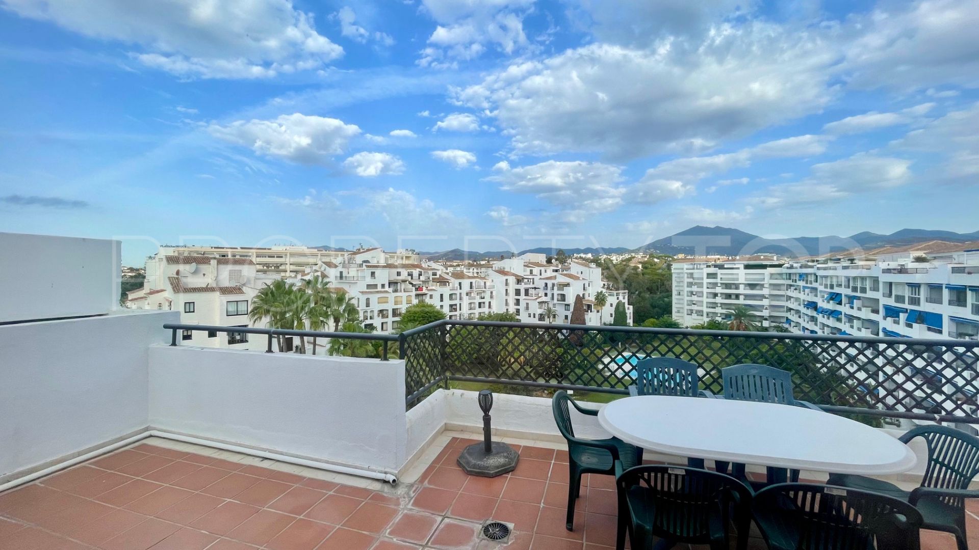 Atico duplex a la venta con 4 dormitorios en Terrazas de Banus