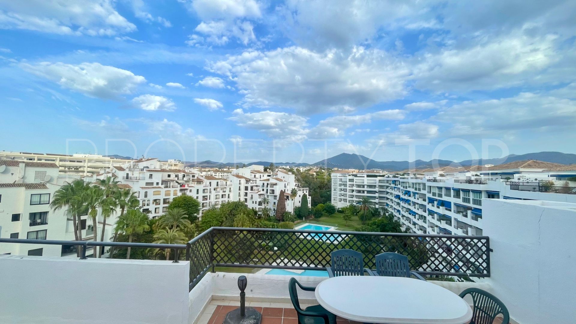 Atico duplex a la venta con 4 dormitorios en Terrazas de Banus