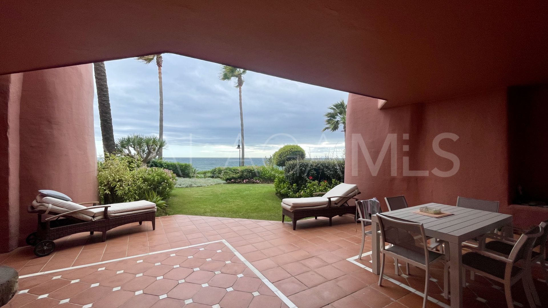 Apartamento planta baja for sale with 2 bedrooms in Menara Beach