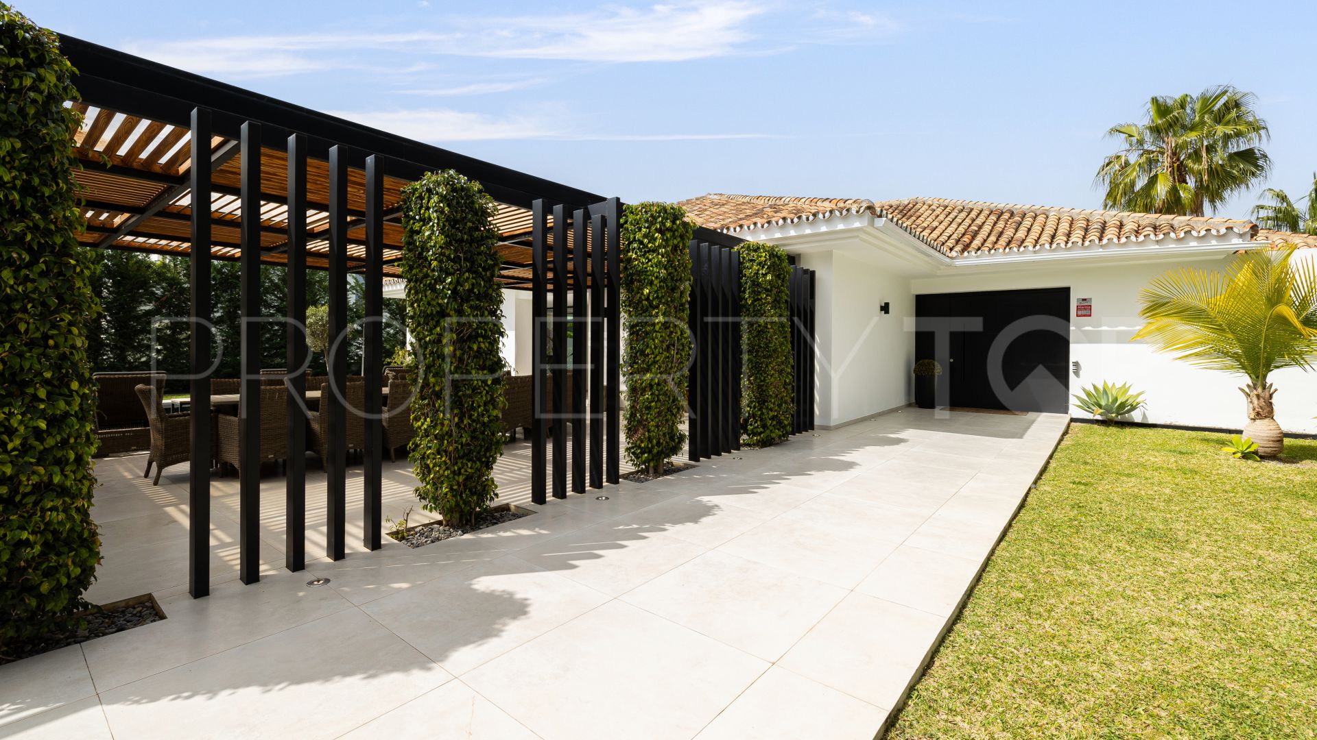 5 bedrooms Los Naranjos Golf villa for sale