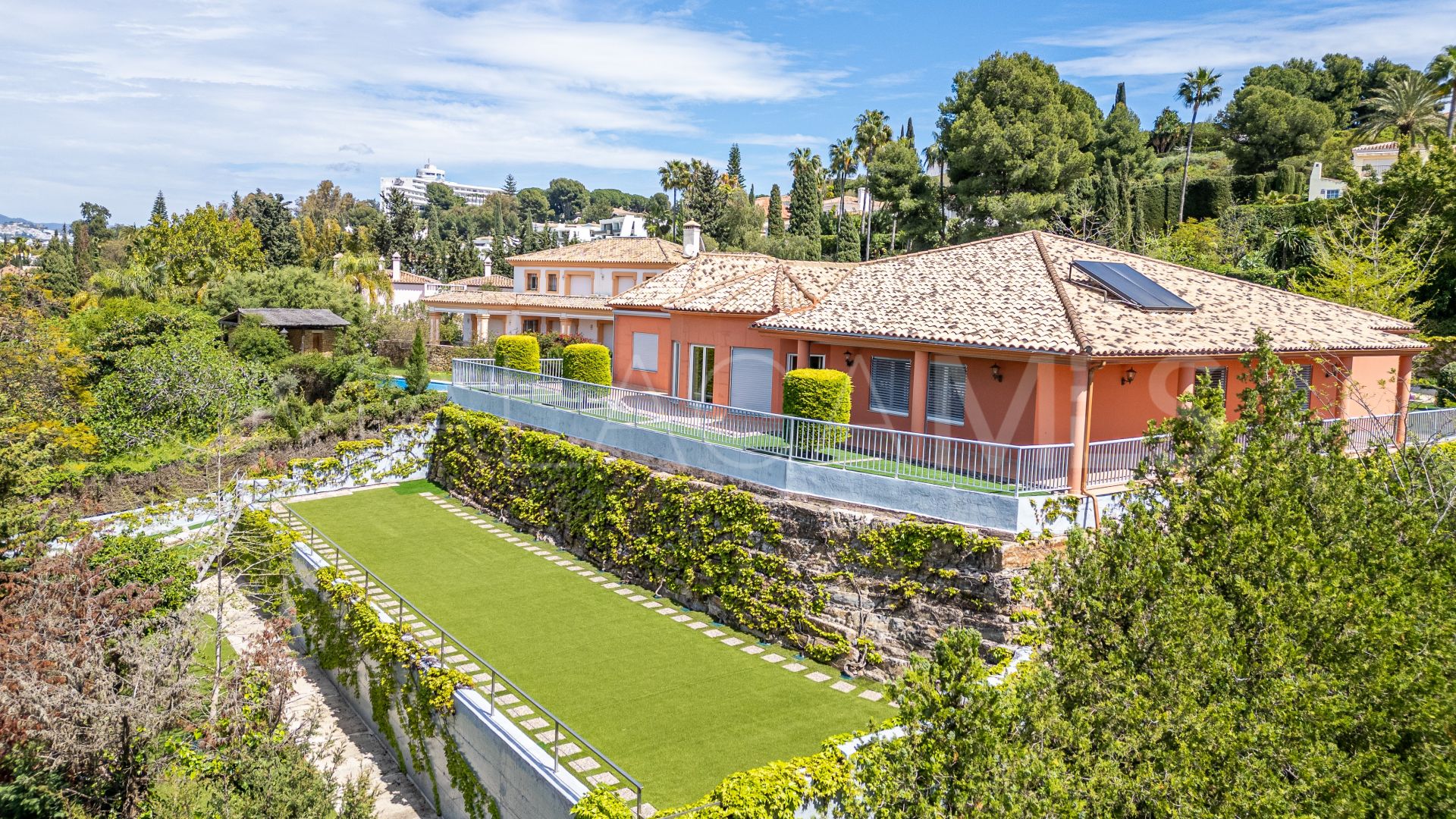 Villa for sale in El Paraiso