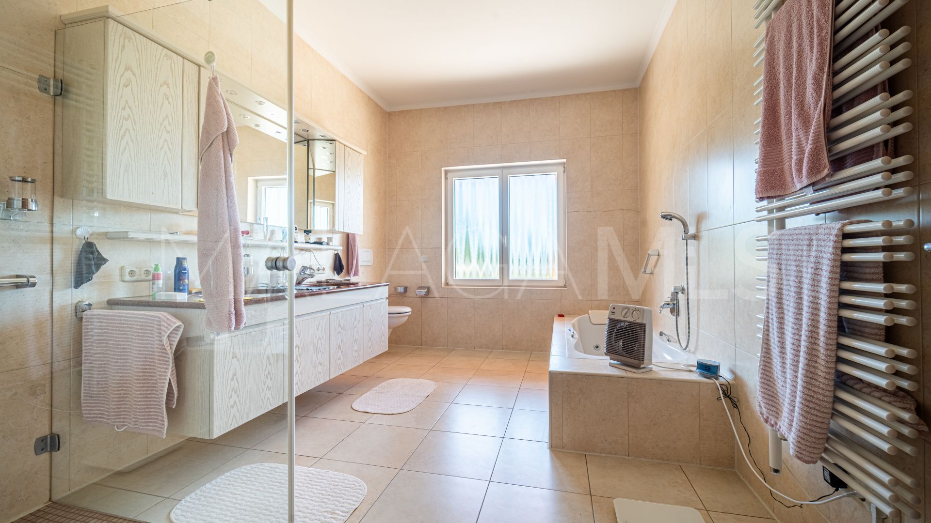 Villa for sale in El Paraiso