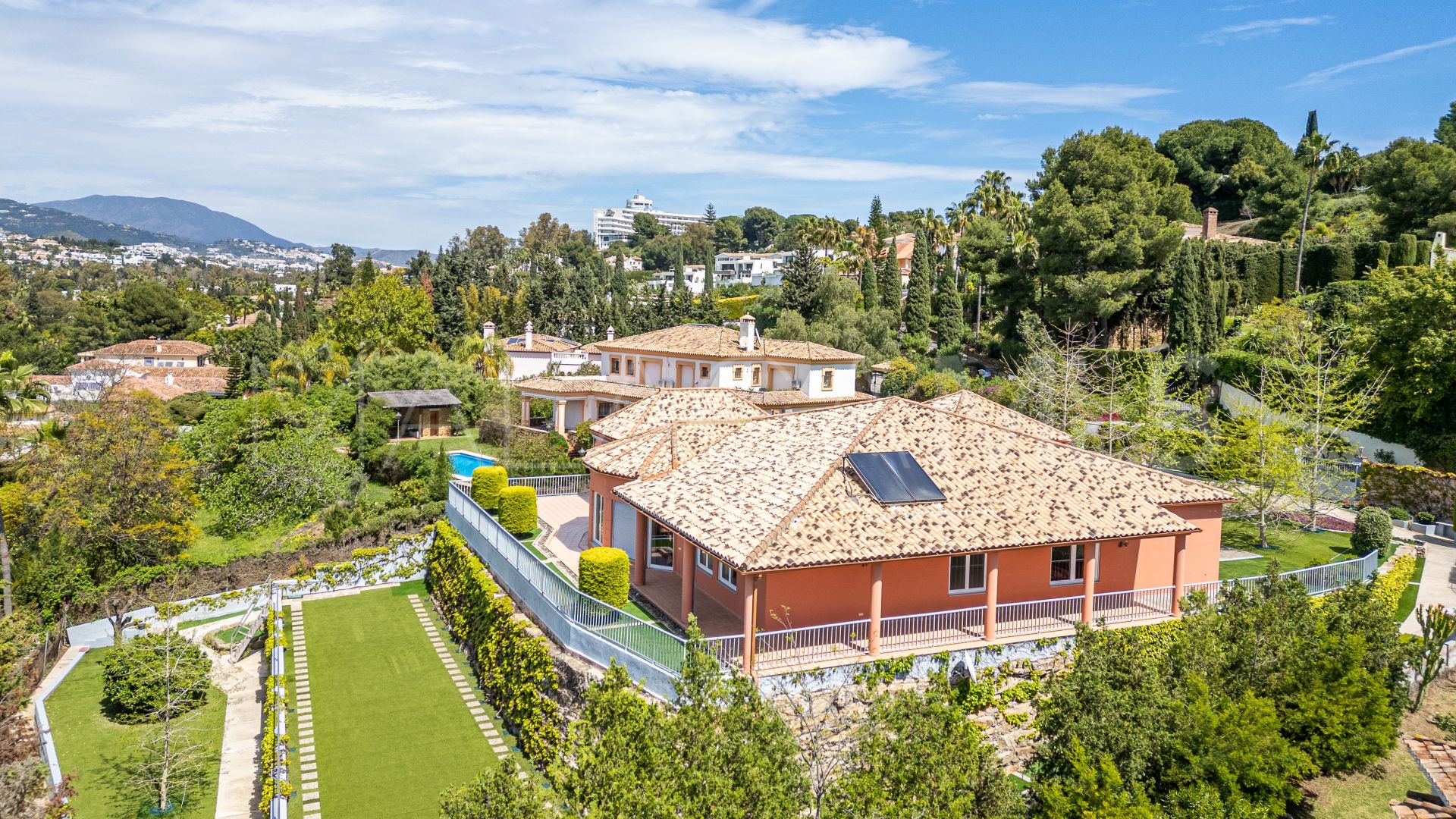 Villa for sale in El Paraiso