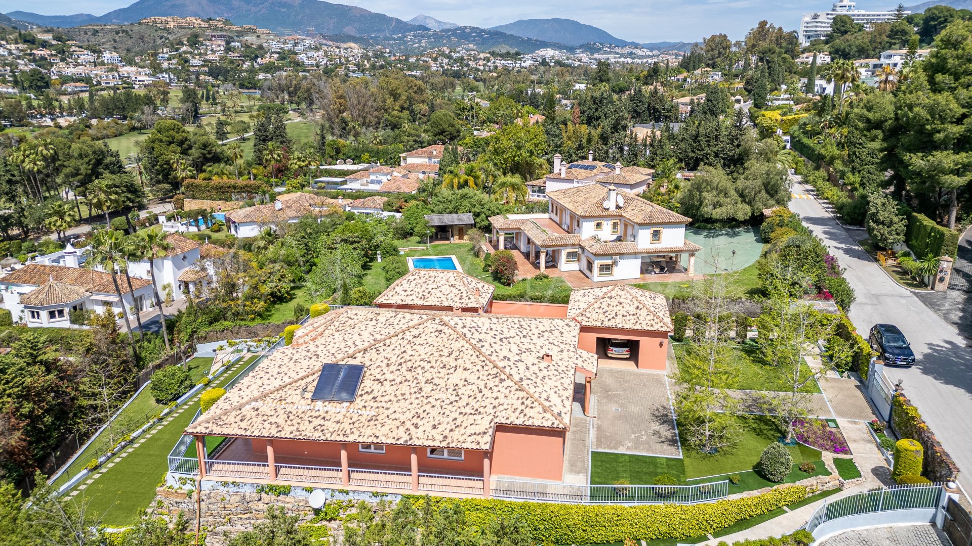 Villa for sale in El Paraiso