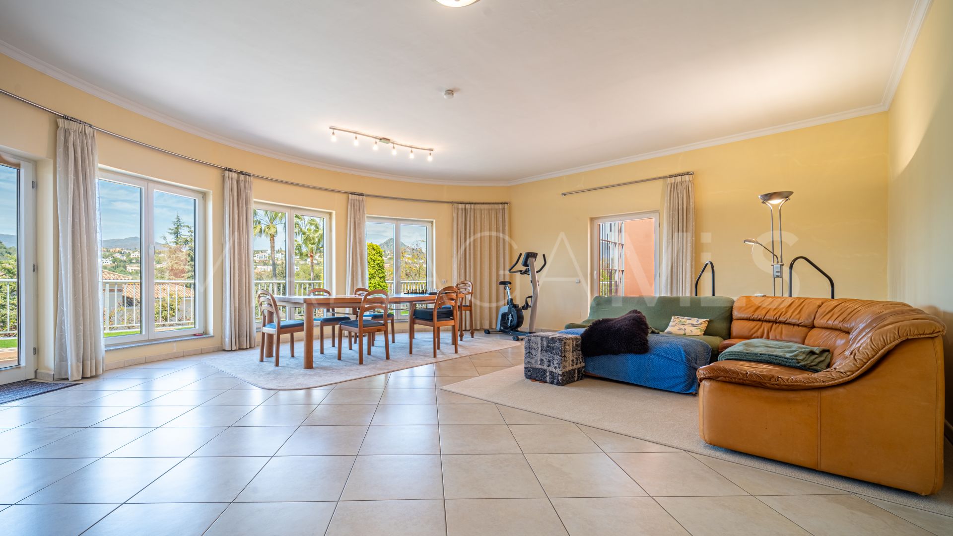 Villa for sale in El Paraiso