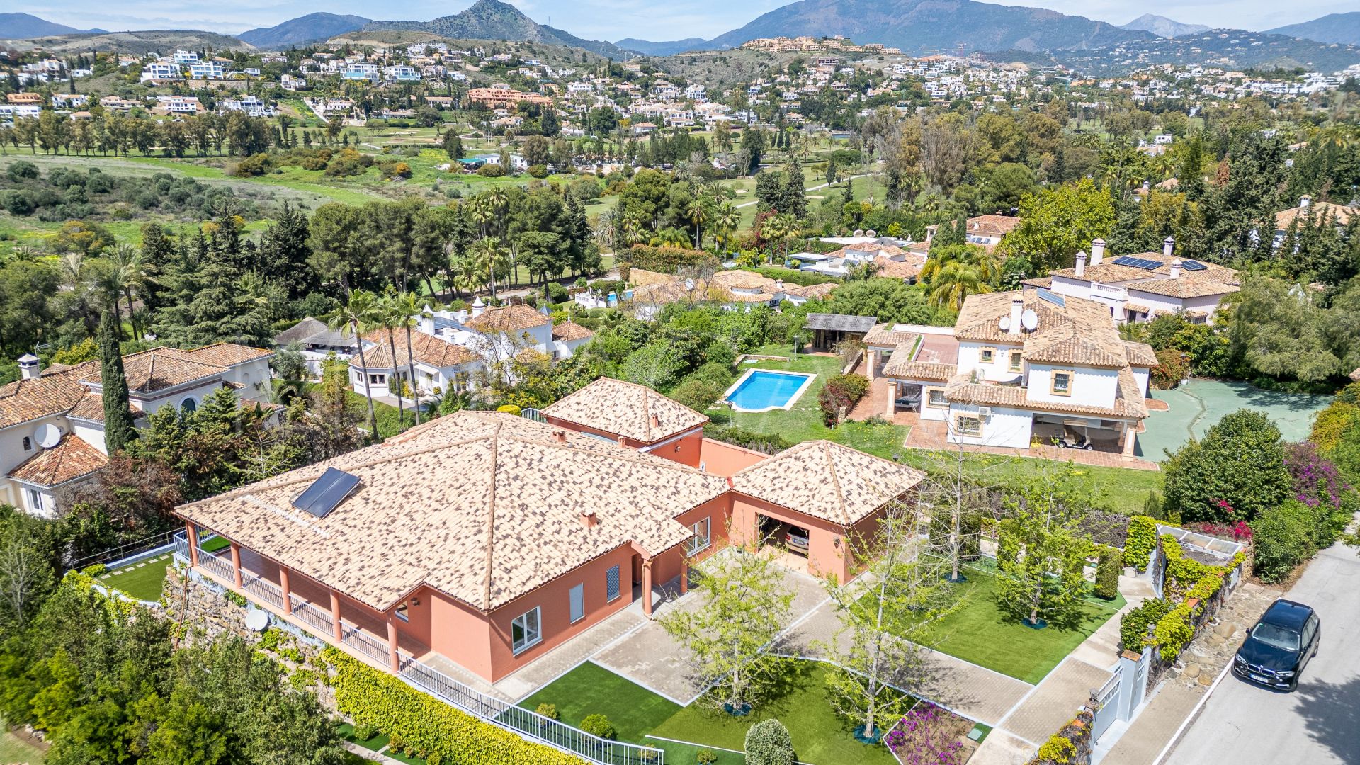 Villa for sale in El Paraiso