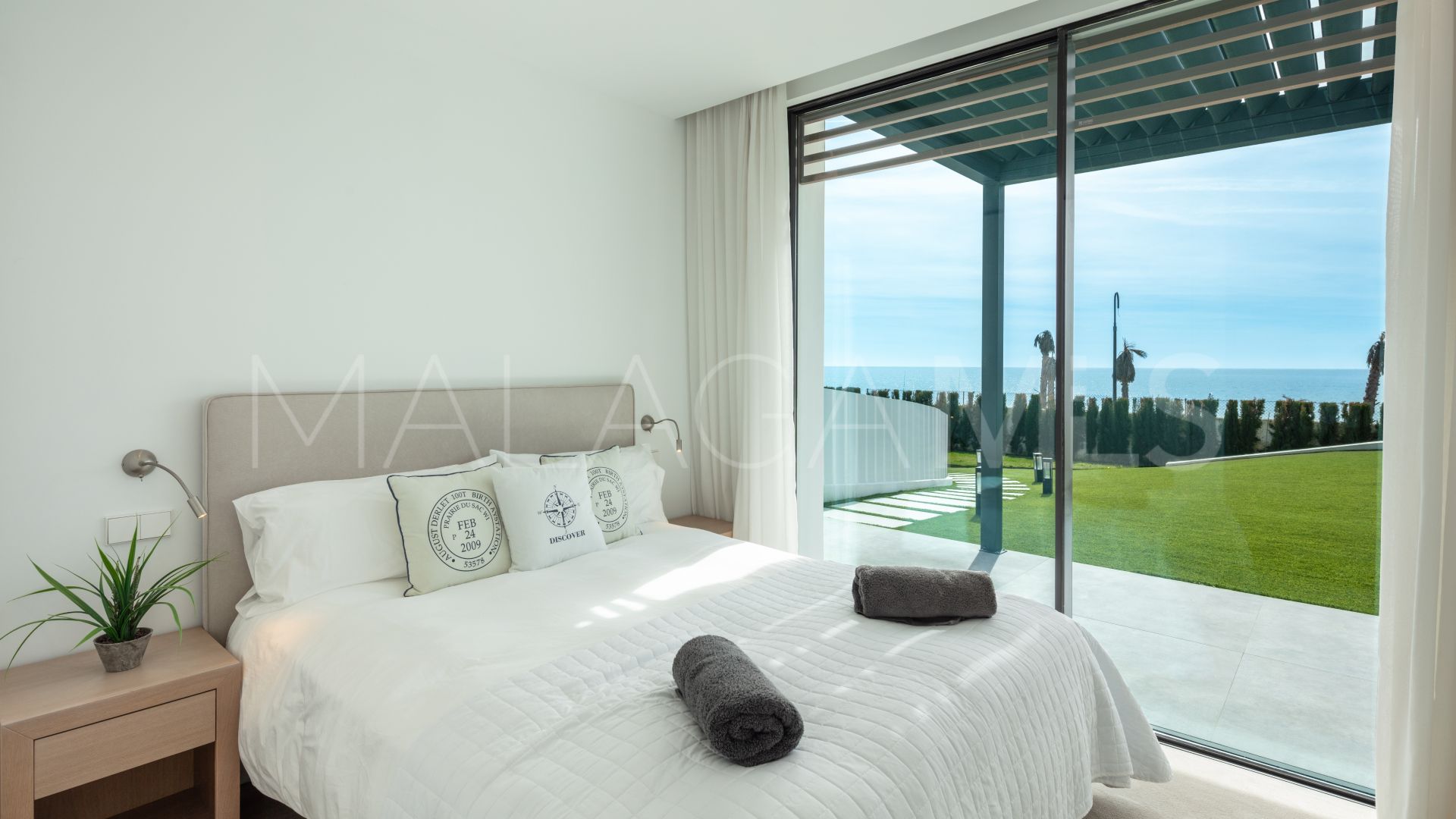For sale villa with 5 bedrooms in Estepona