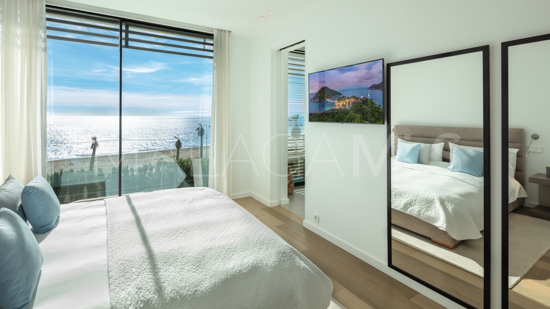 For sale villa with 5 bedrooms in Estepona