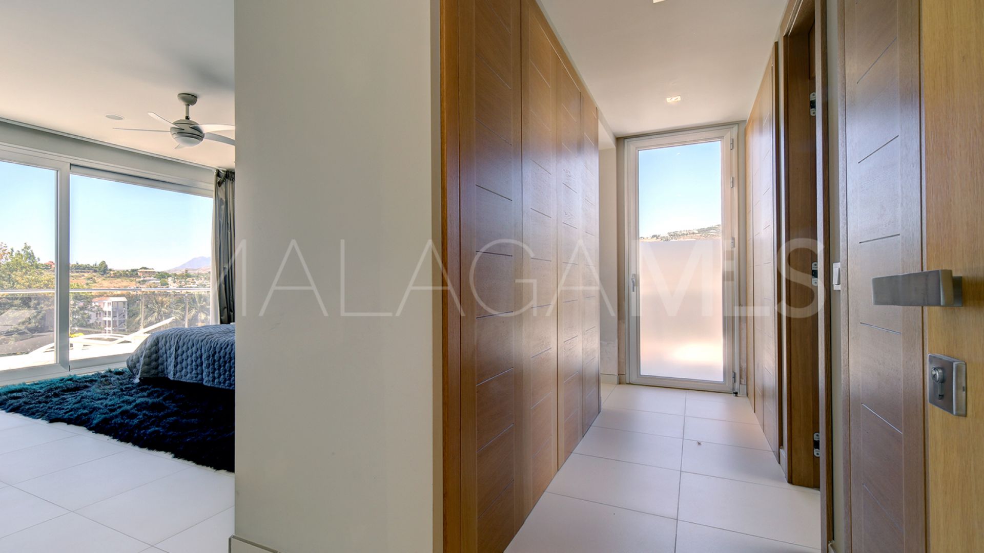 Buy villa in Los Naranjos Golf with 5 bedrooms