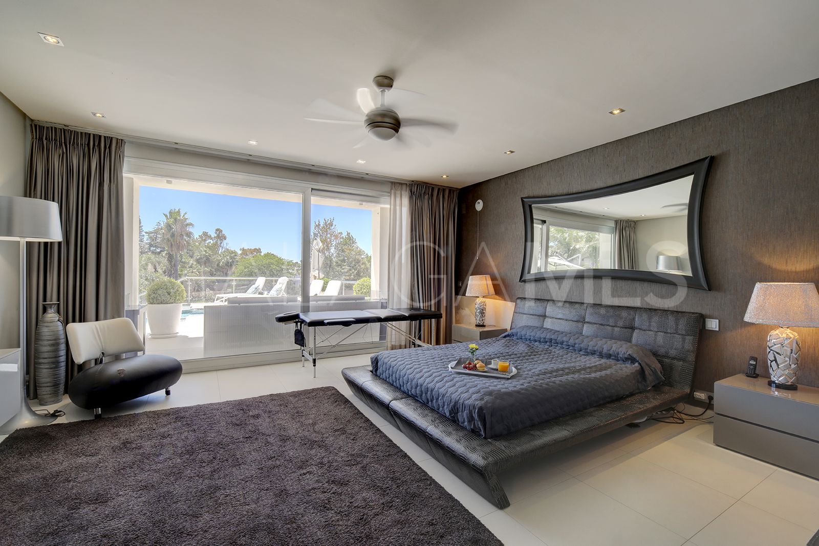 Buy villa in Los Naranjos Golf with 5 bedrooms