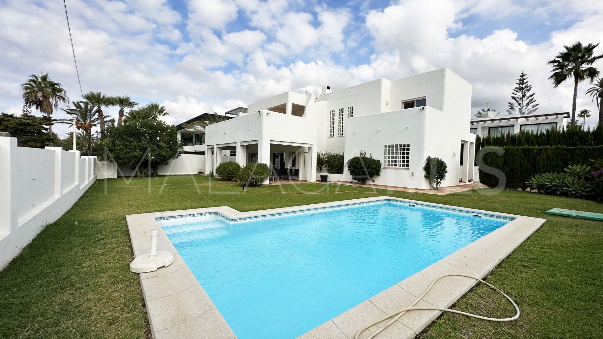 Se vende villa with 5 bedrooms in Marbesa