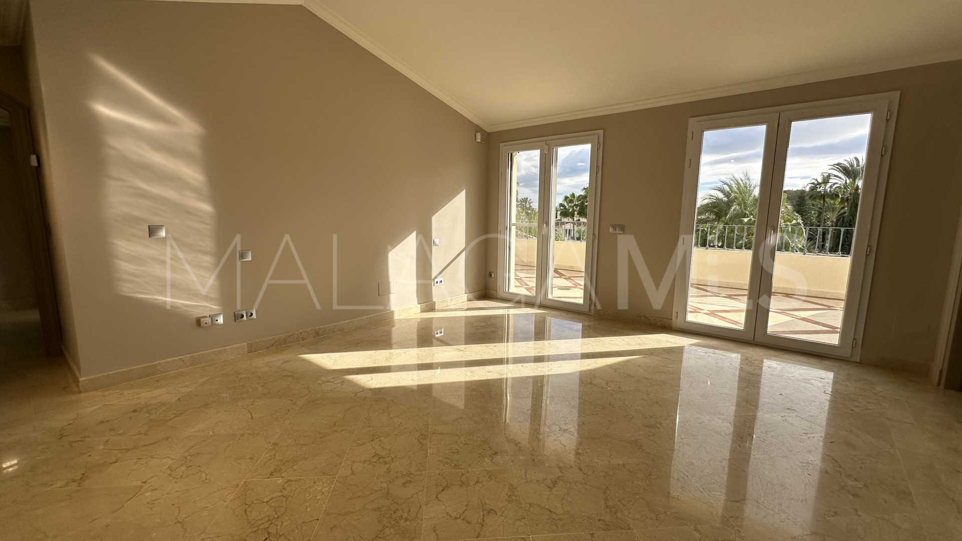 Buy duplex in Nueva Andalucia de 3 bedrooms