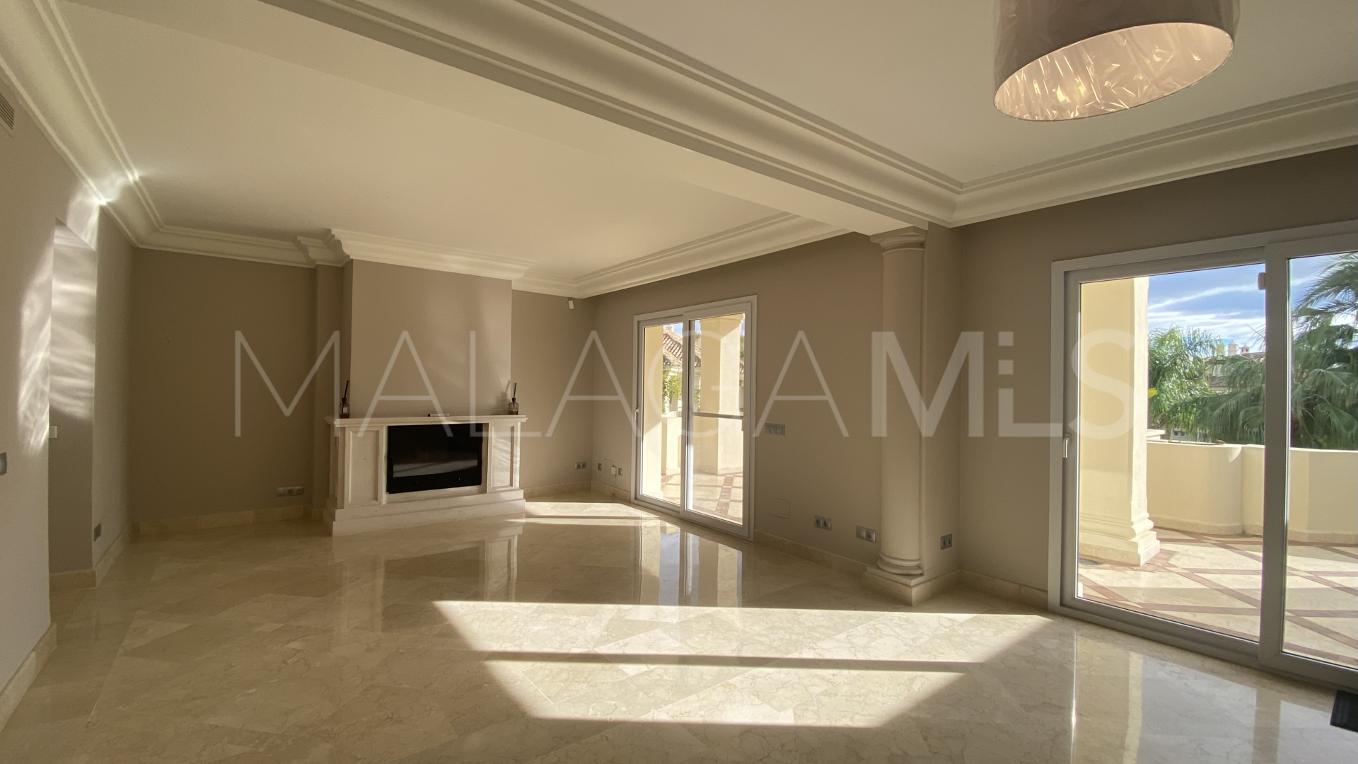 Buy duplex in Nueva Andalucia de 3 bedrooms