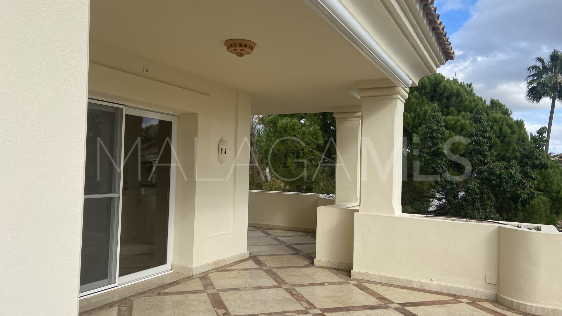 Buy duplex in Nueva Andalucia de 3 bedrooms