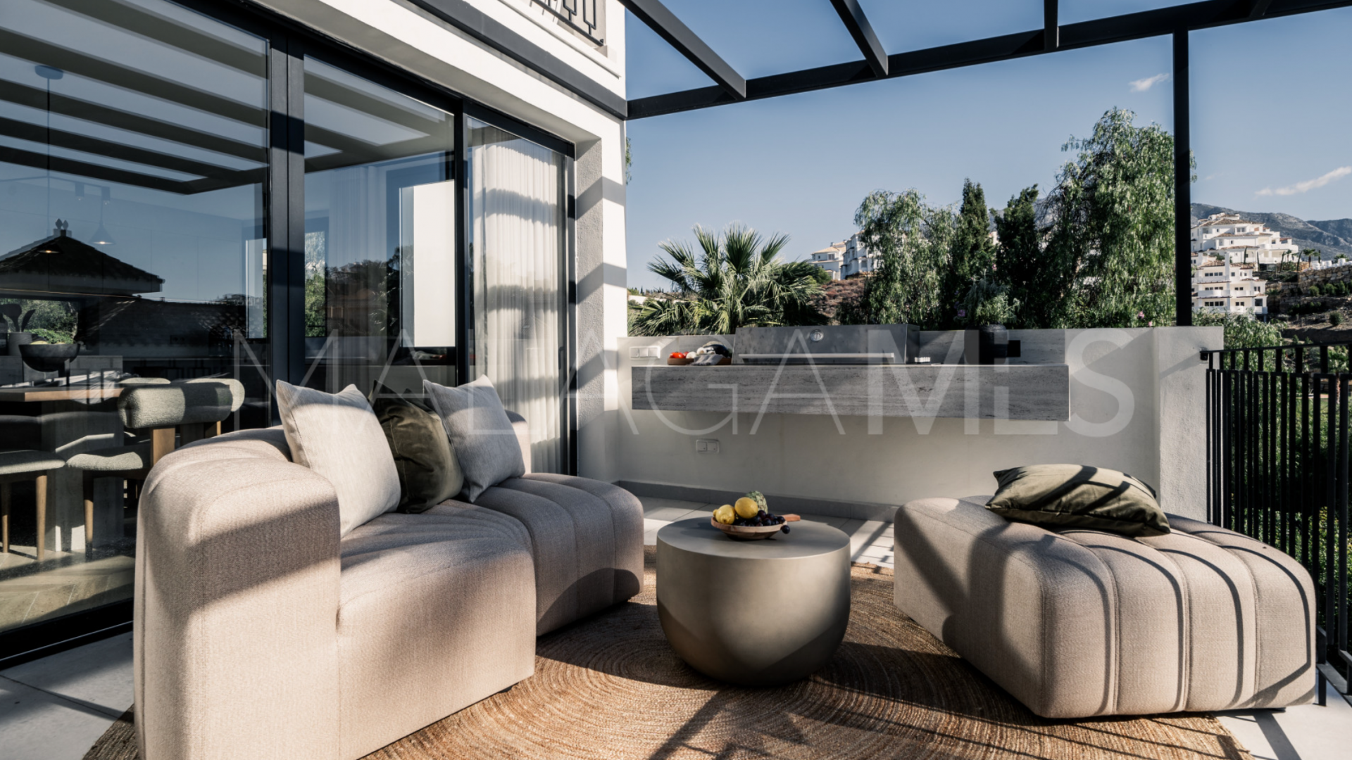 Villa for sale in Las Lomas de Nueva Andalucia