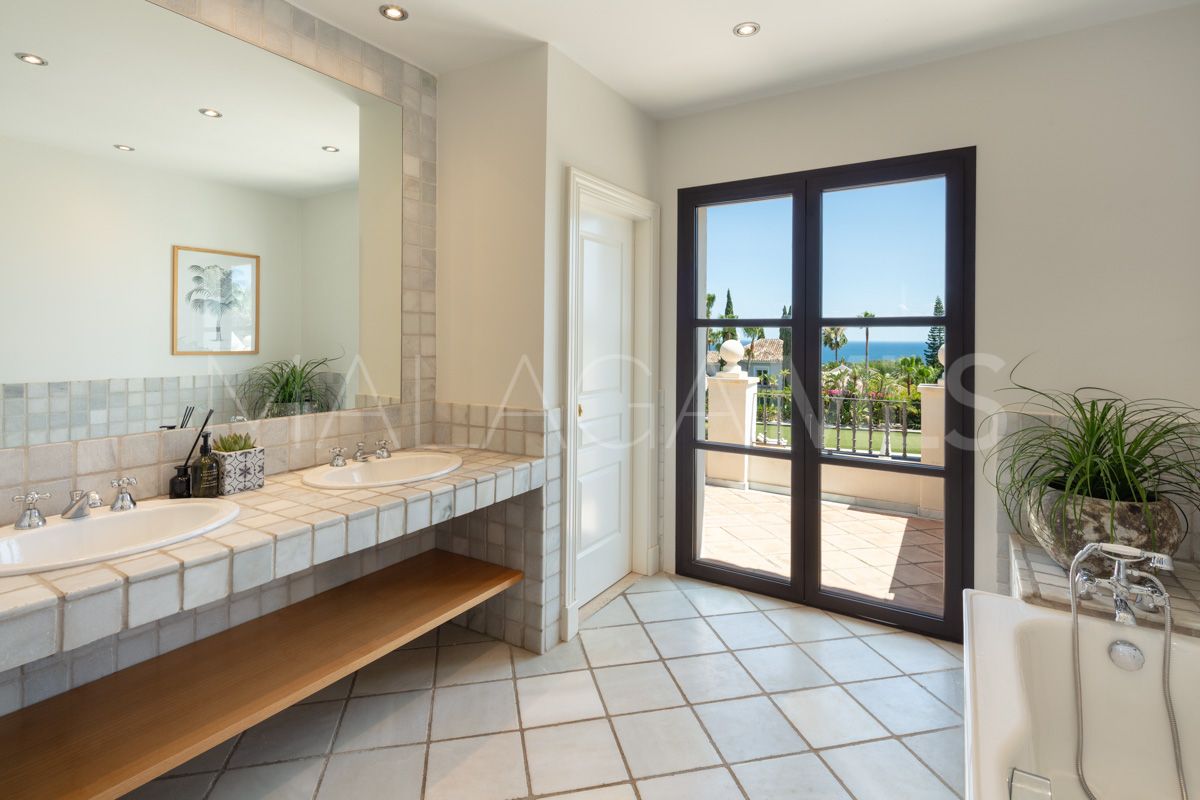 Villa for sale in El Paraiso