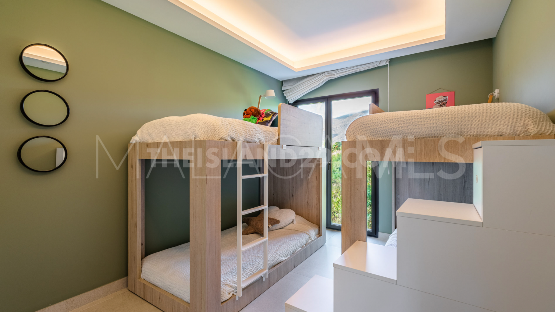 Adosado de 4 bedrooms a la venta in Estepona Playa