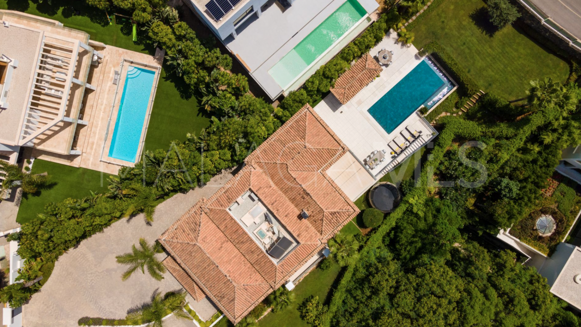 Villa for sale in El Herrojo with 6 bedrooms