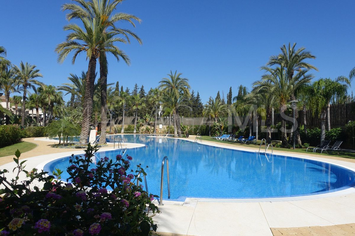 Markplanslägenhet for sale in Nueva Andalucia