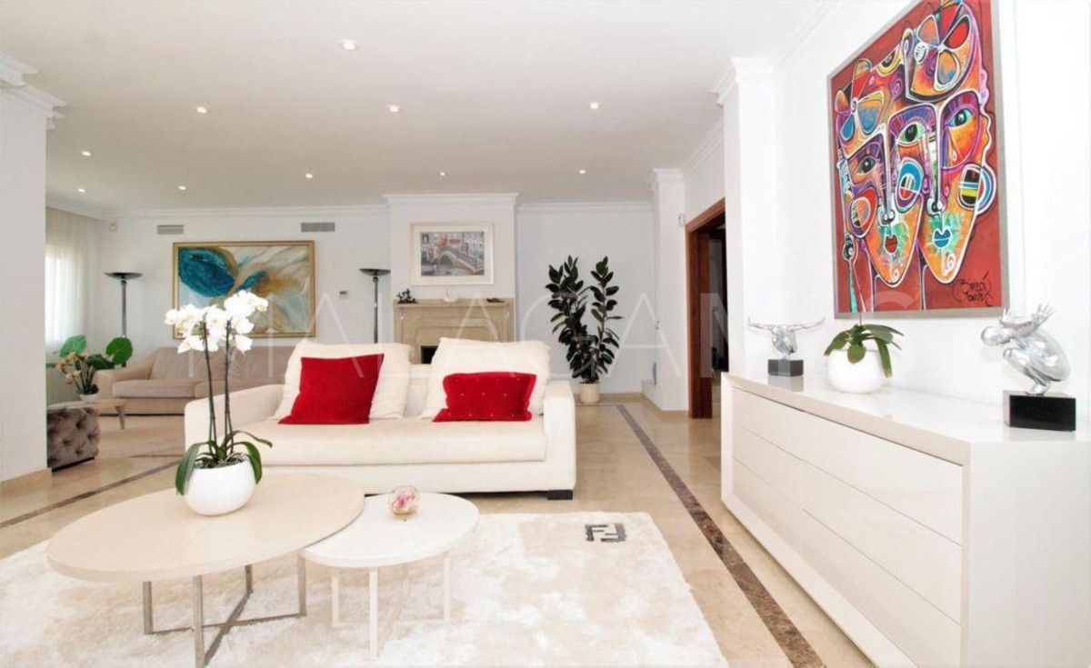 Villa for sale in El Paraiso