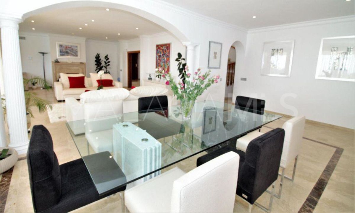 Villa for sale in El Paraiso