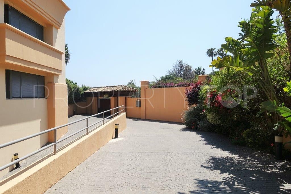 For sale ground floor apartment in Nueva Andalucia