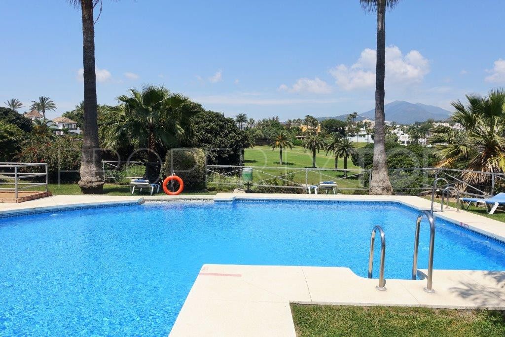 For sale ground floor apartment in Nueva Andalucia