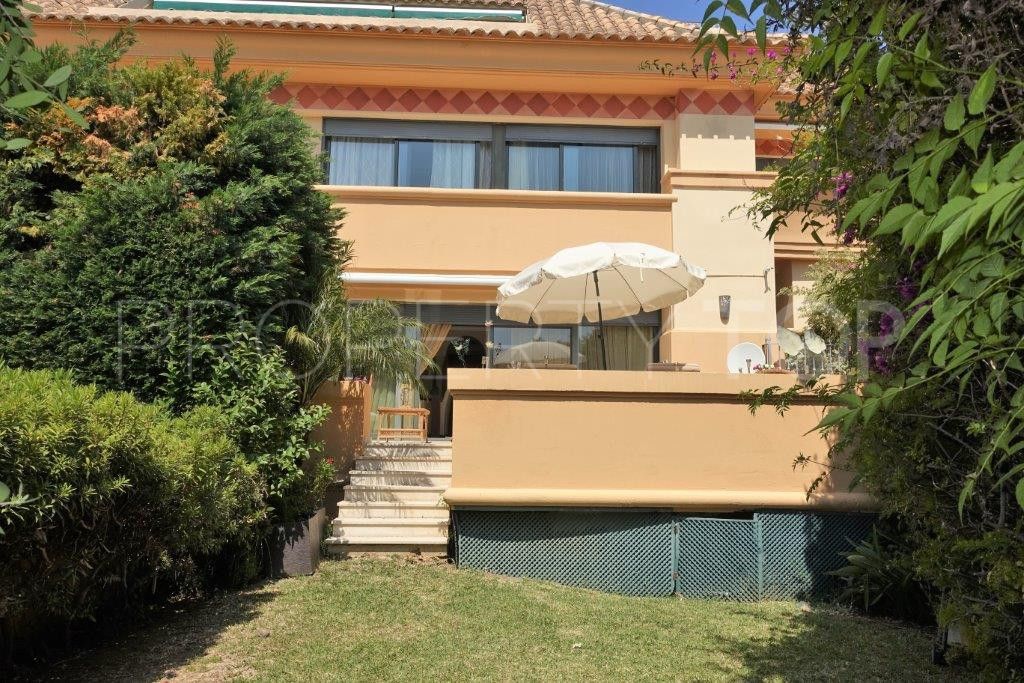 For sale ground floor apartment in Nueva Andalucia