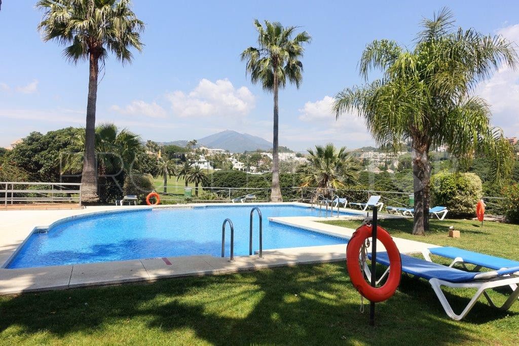 For sale ground floor apartment in Nueva Andalucia