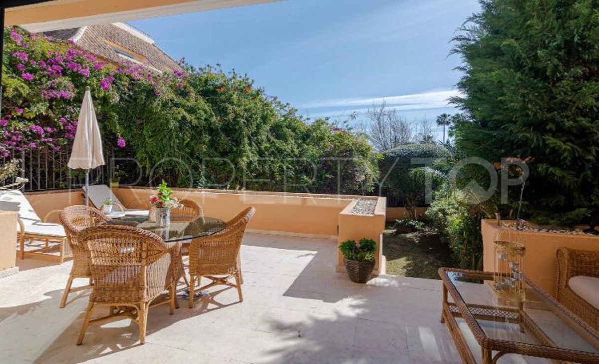 For sale ground floor apartment in Nueva Andalucia