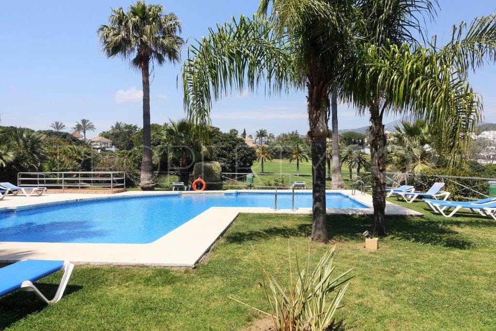 For sale ground floor apartment in Nueva Andalucia