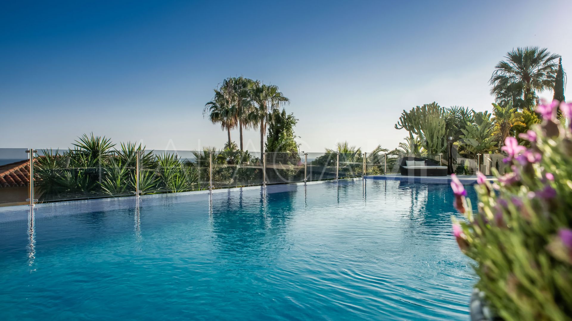 Villa for sale in Elviria