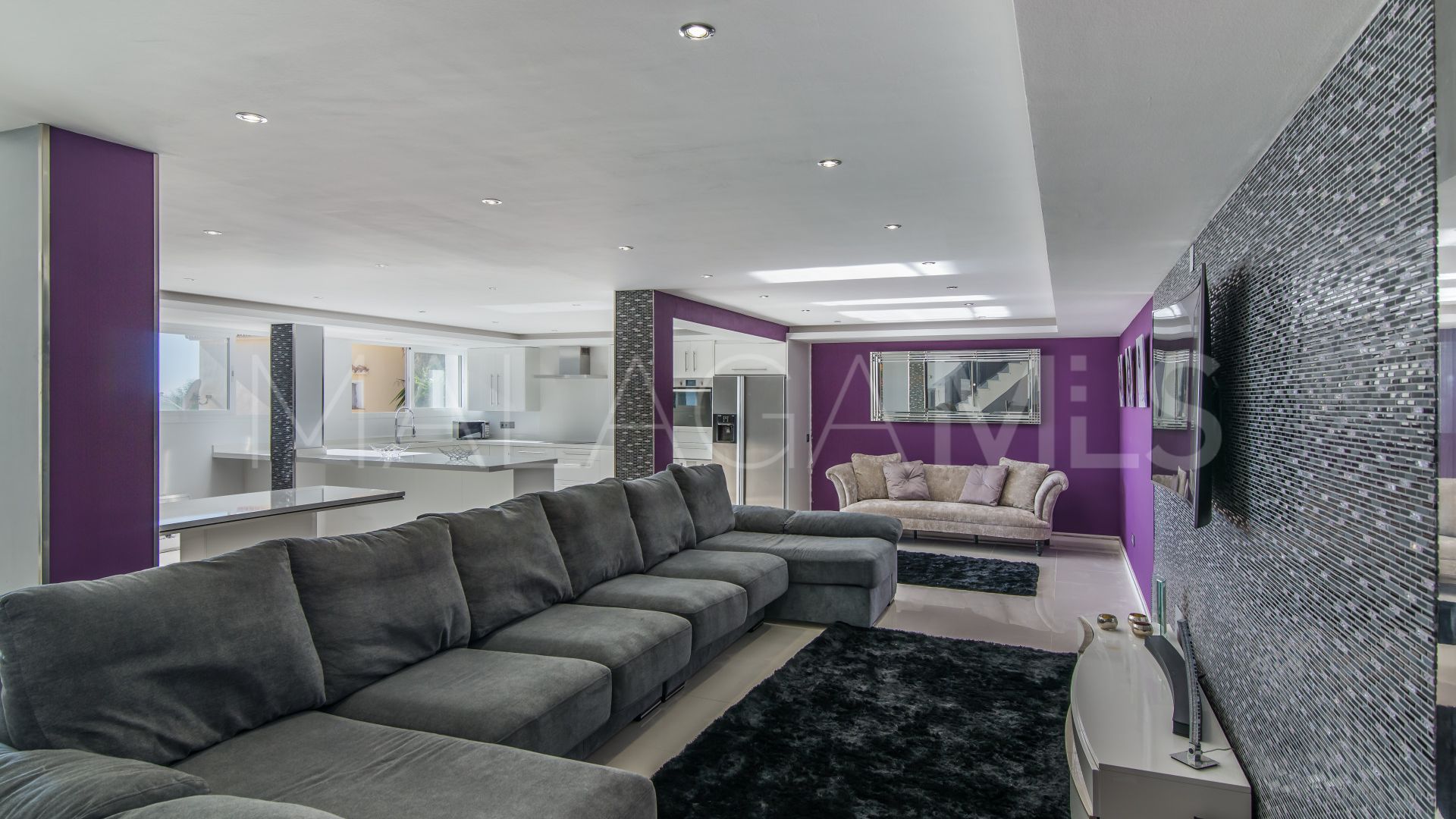 Villa for sale in Elviria